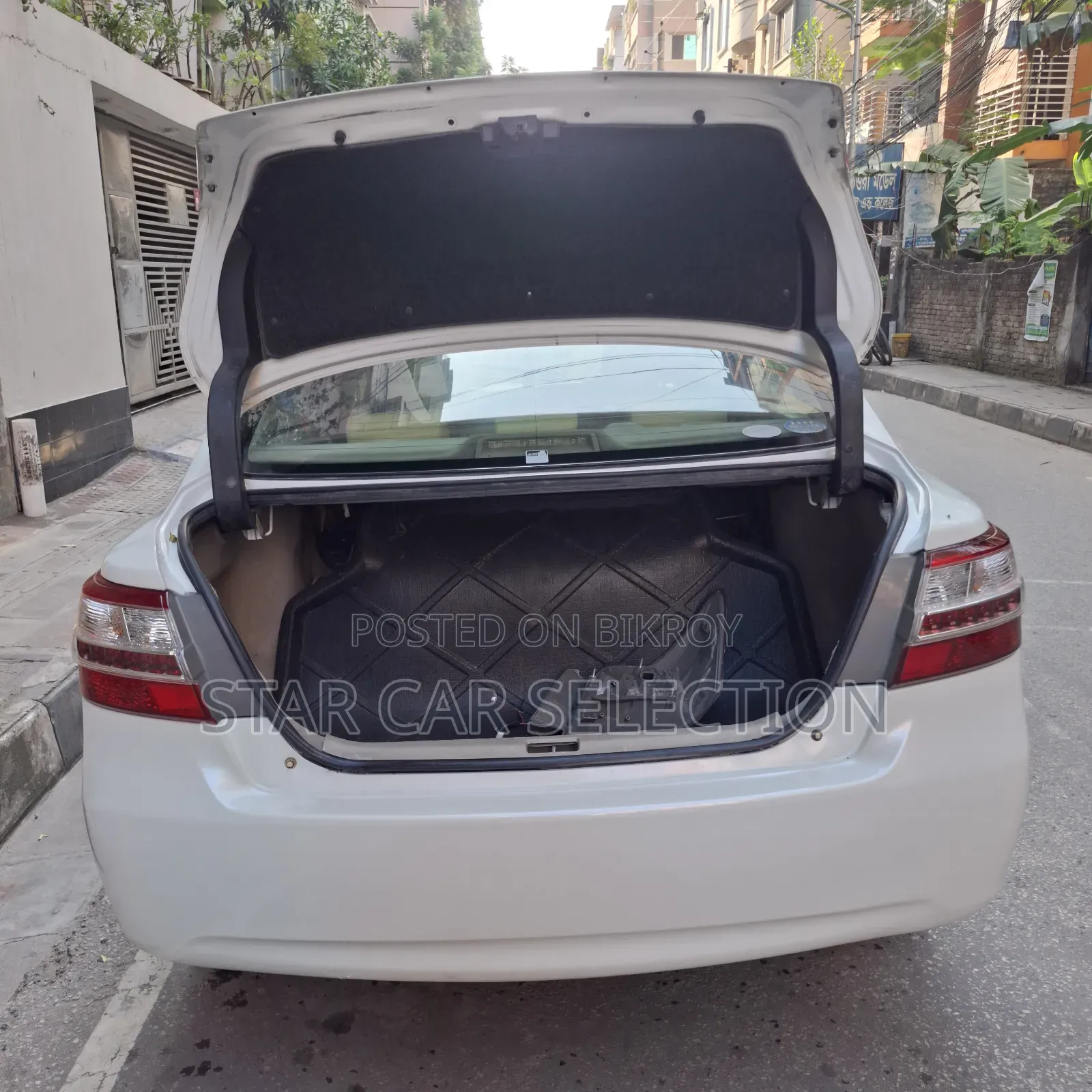 টয়োটা প্রমিও ২০১২ পার্ল