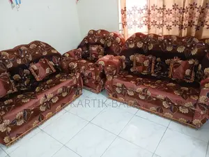 সোফা সেট ২+২+১ একদম নতুন রয়েছে ২ মাসও হয়নি ক্রয় করা হয়েছে,