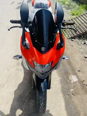সুজুকি জিক্সার এসএফ ২০২৫ কমলা