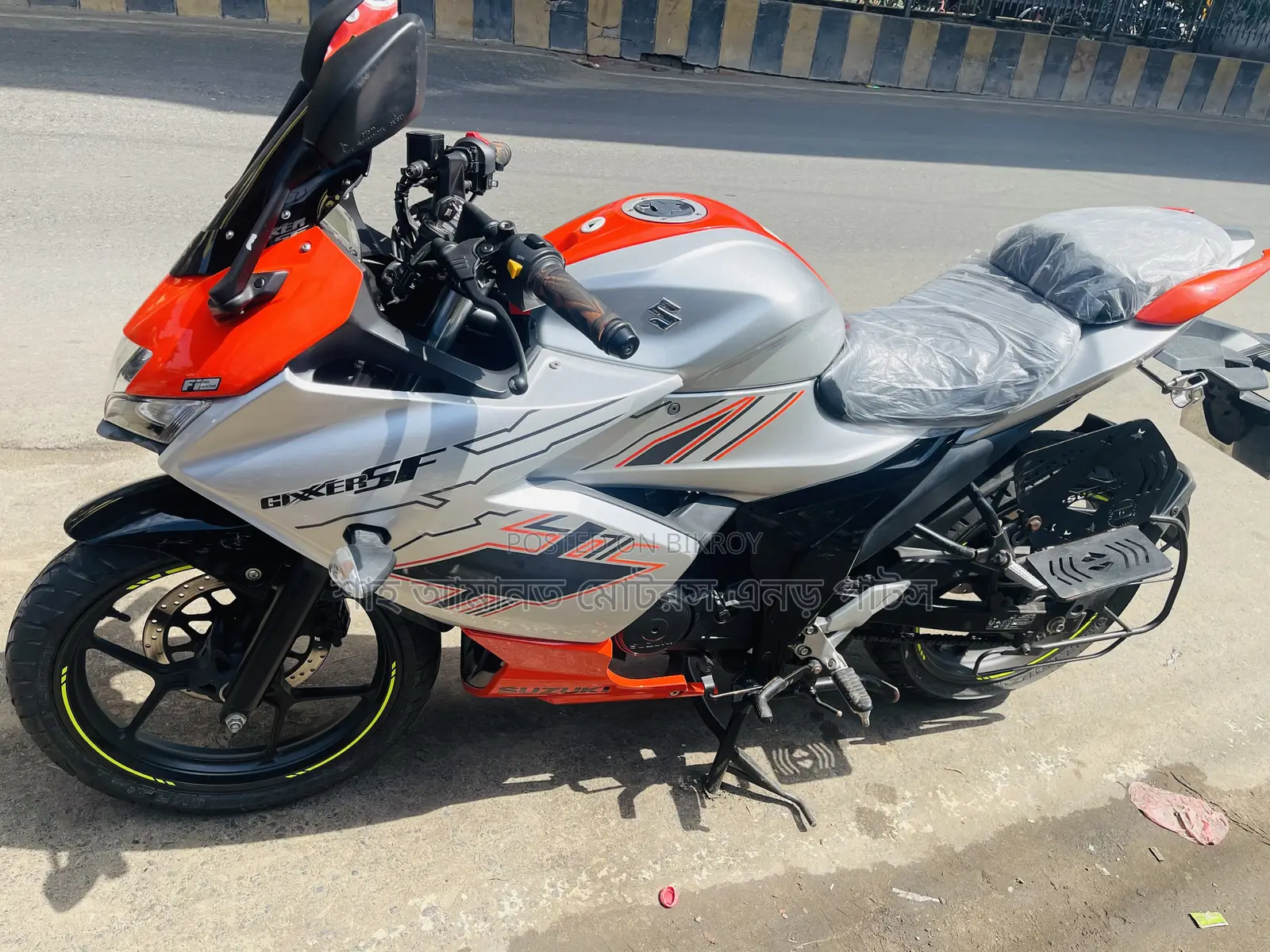 সুজুকি জিক্সার এসএফ ২০২৫ কমলা