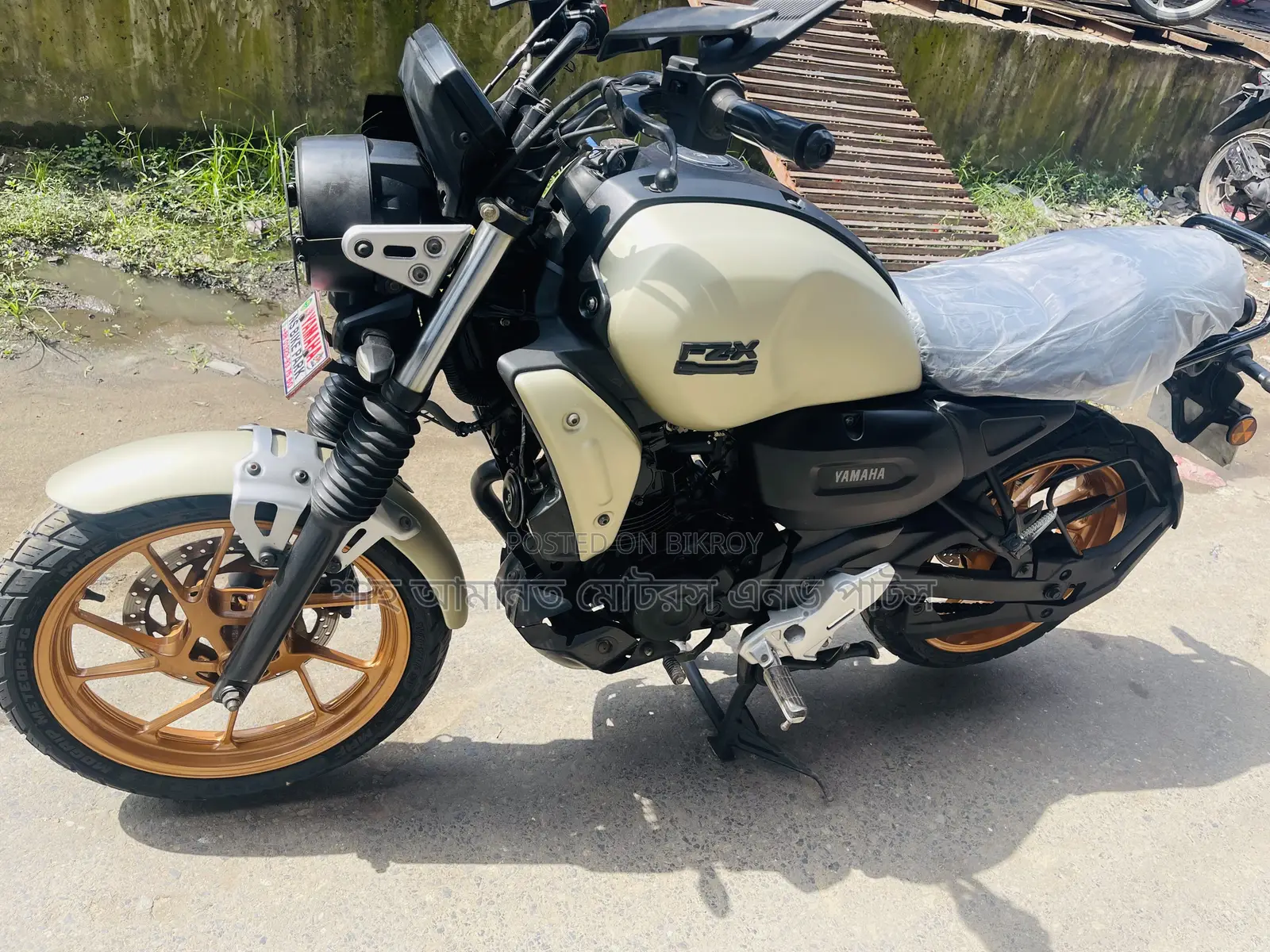 ইয়ামাহা এফজেড-এক্স ২০২৫ বেইজ