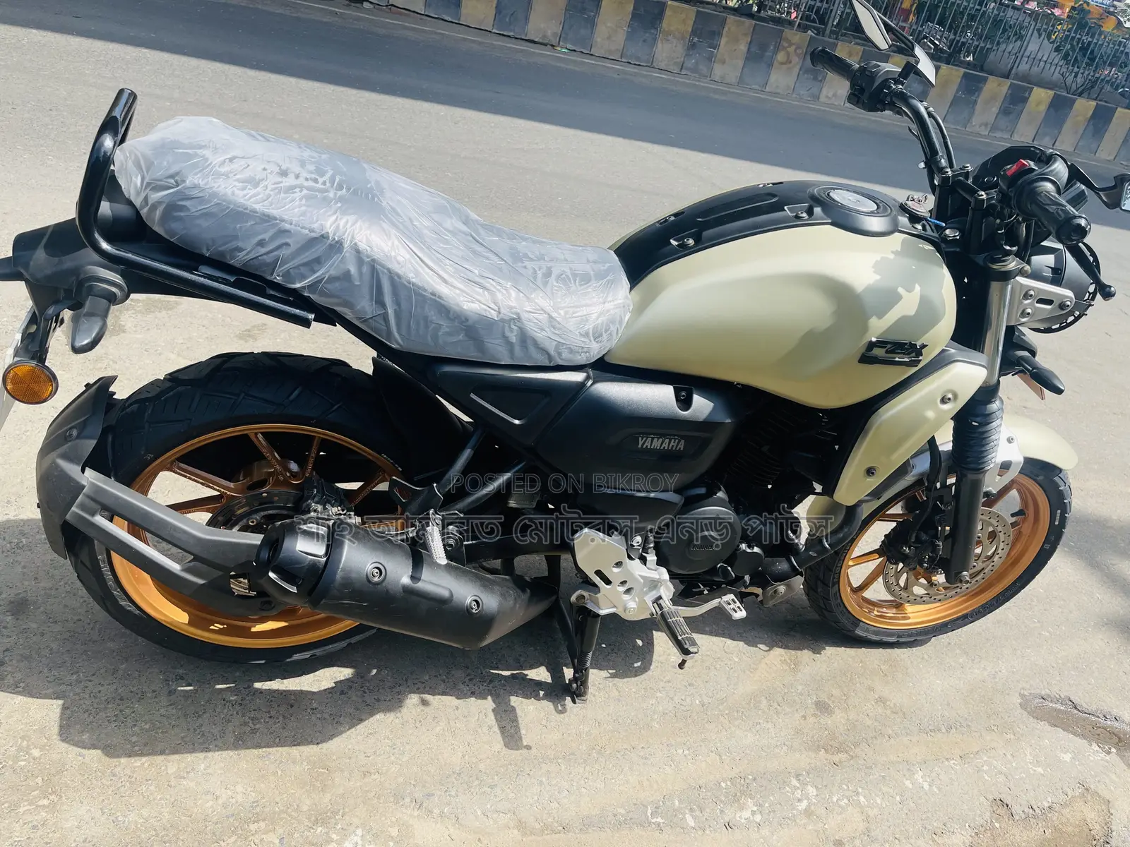 ইয়ামাহা এফজেড-এক্স ২০২৫ বেইজ