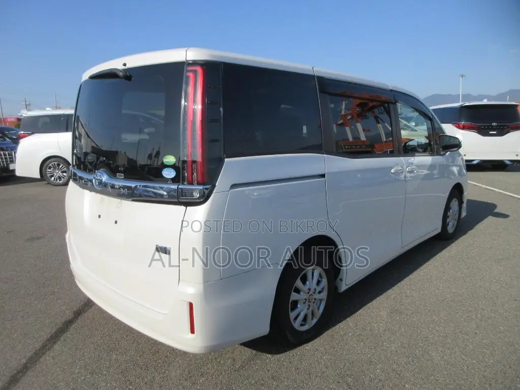Toyota Noah 1.8 FWD Hybrid (7 seater) 2021 Pearl