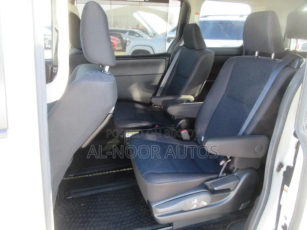 Toyota Noah 1.8 FWD Hybrid (7 seater) 2021 Pearl