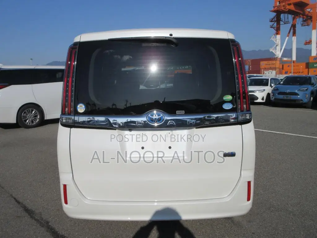 Toyota Noah 1.8 FWD Hybrid (7 seater) 2021 Pearl
