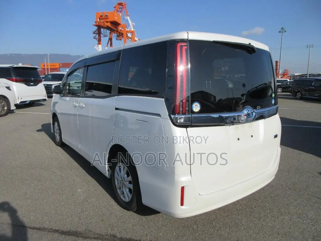 Toyota Noah 1.8 FWD Hybrid (7 seater) 2021 Pearl