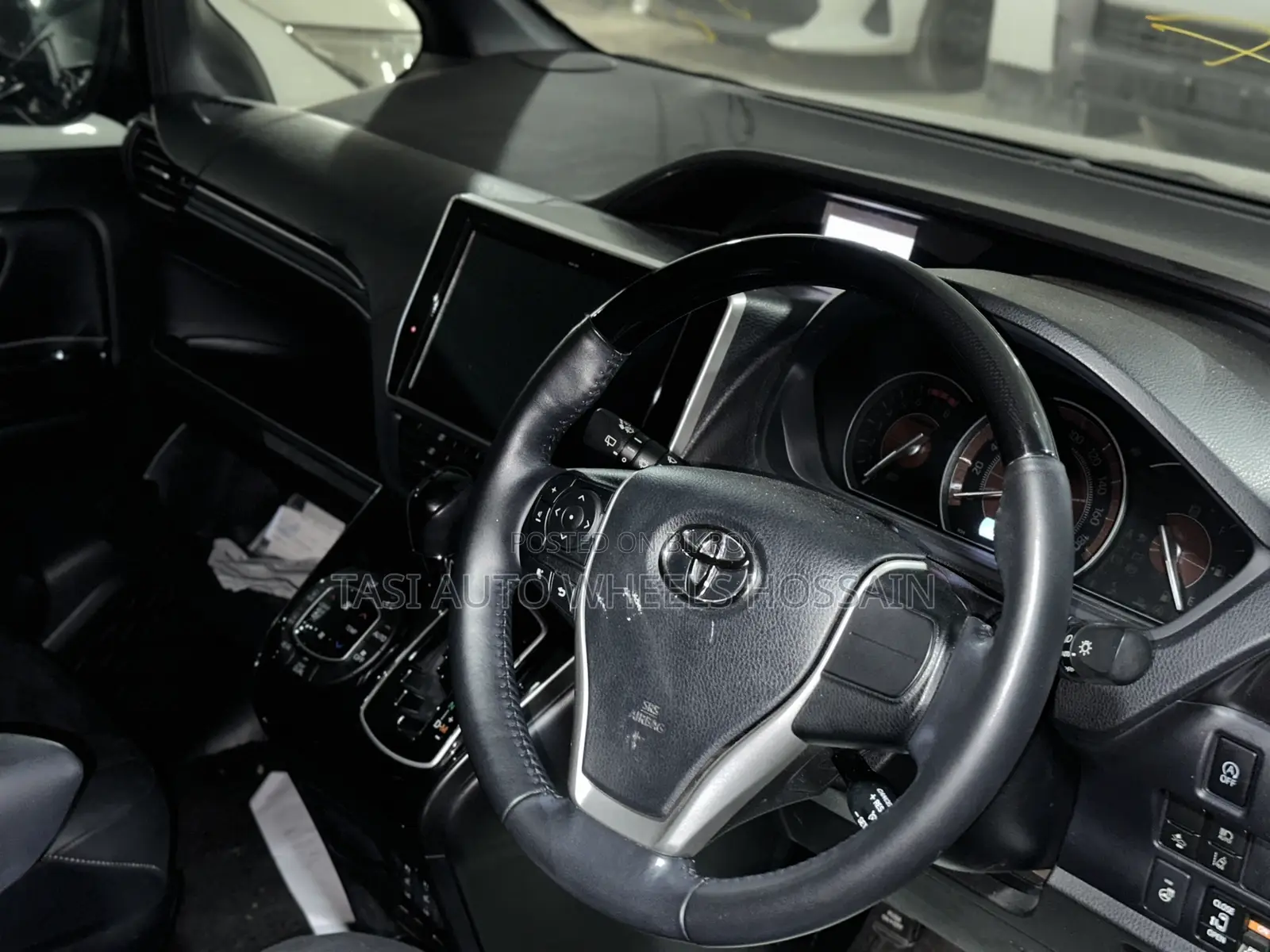 Toyota Esquire 2.0 All-Wheel Drive (7 seater) 2021 Black