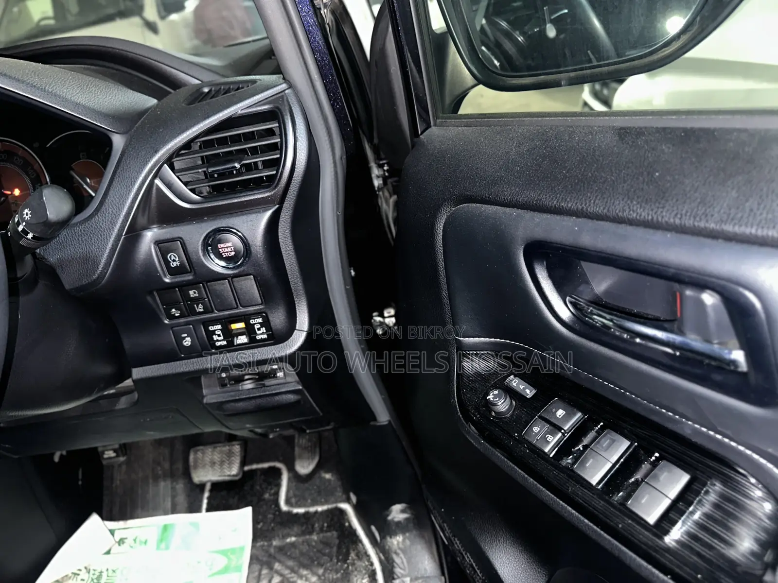 Toyota Esquire 2.0 All-Wheel Drive (7 seater) 2021 Black