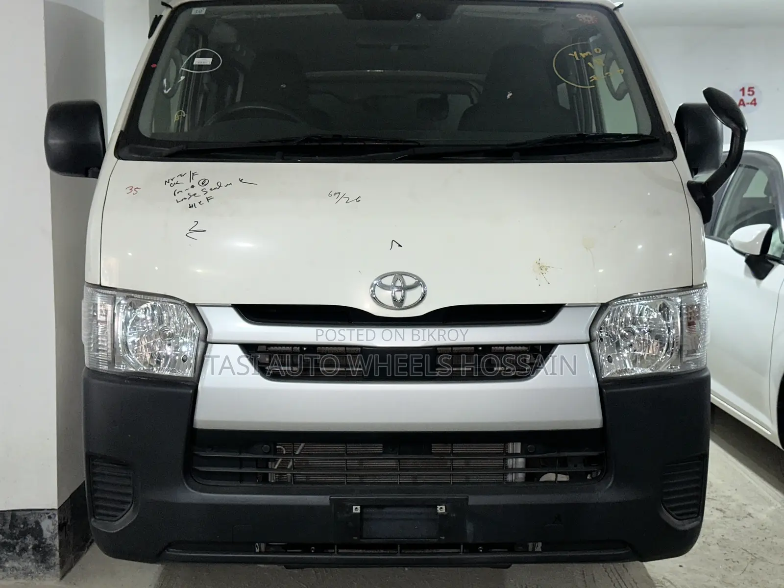 Toyota HiAce 2021 White