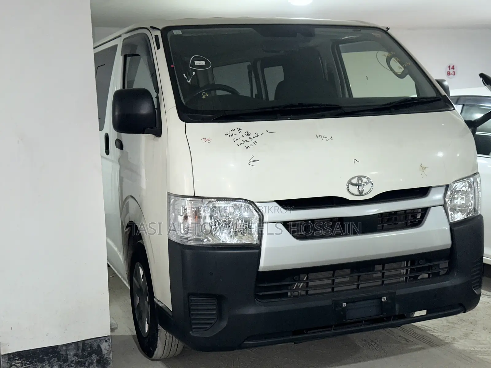 Toyota HiAce 2021 White