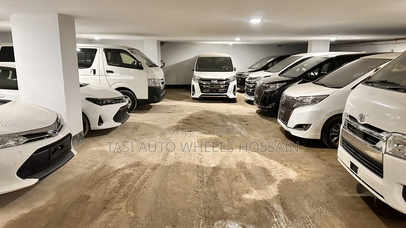 Toyota HiAce 2021 White