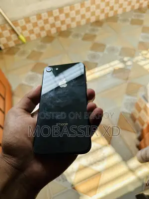 অ্যাপল আইফোন ৮ ৬৪ জিবি ব্ল্যাক