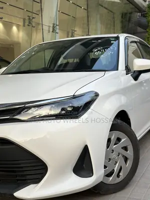 টয়োটা এক্সিও ২০২৩ সাদা