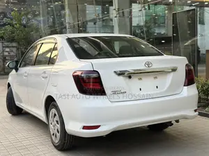 টয়োটা এক্সিও ২০২৩ সাদা