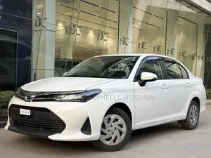 টয়োটা এক্সিও ২০২৩ সাদা