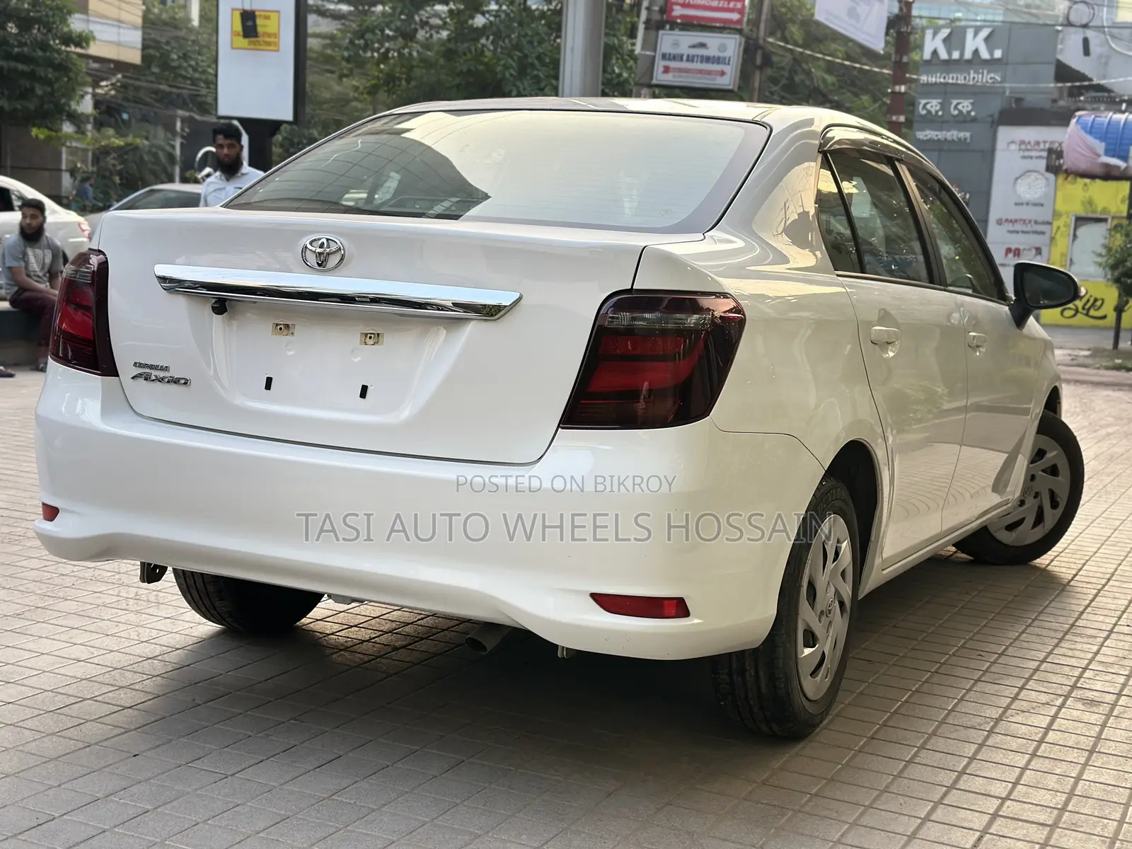 টয়োটা এক্সিও ২০২৩ সাদা