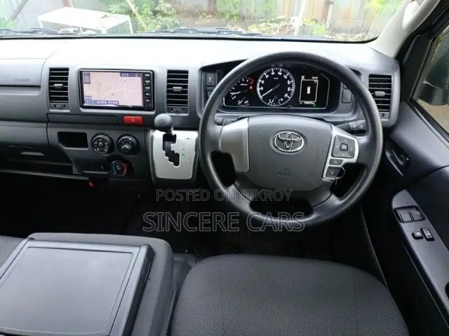 Toyota HiAce 2021 Silver