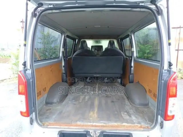 Toyota HiAce 2021 Silver