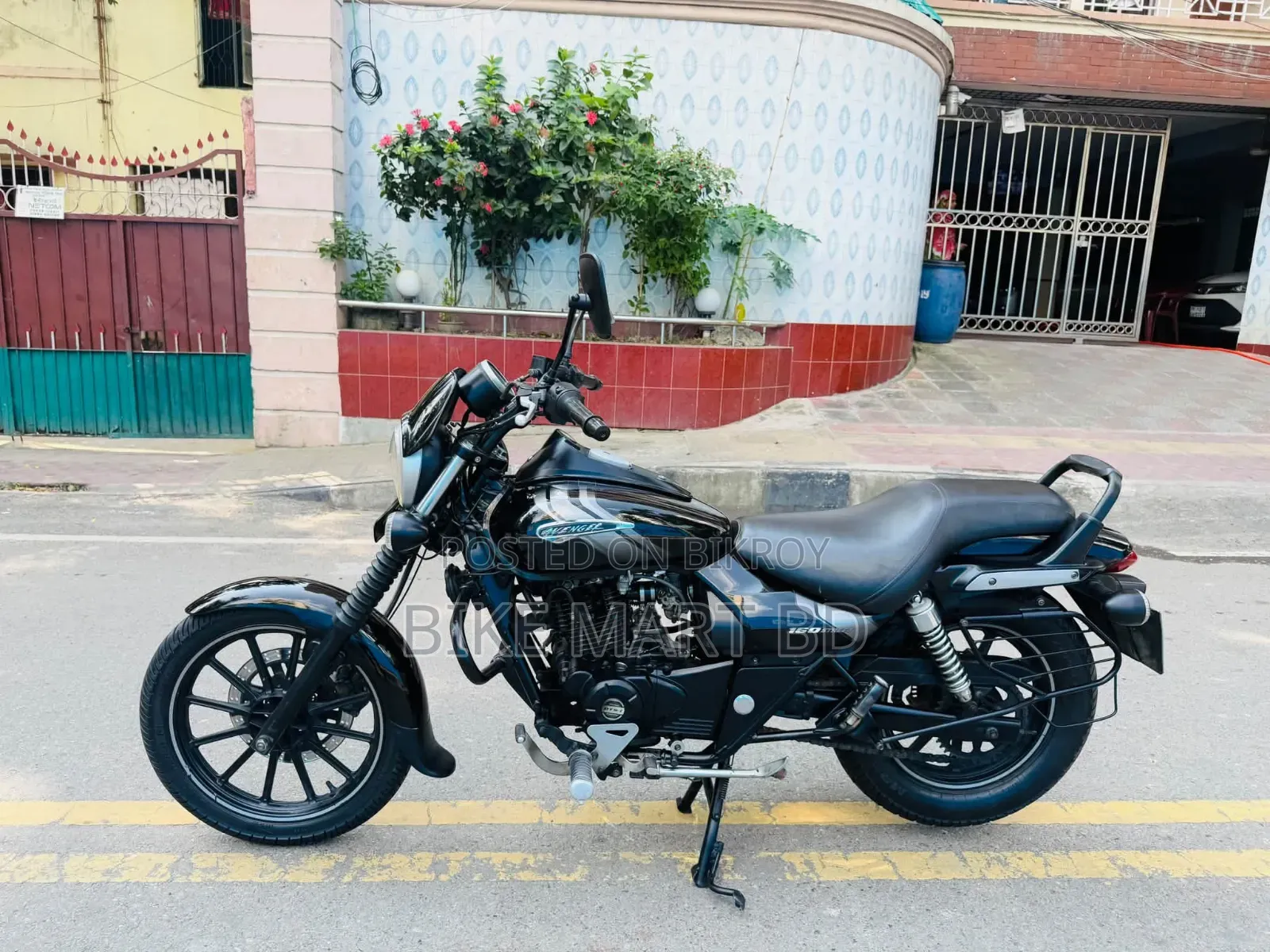 বাজাজ এভেঞ্জার ১৬০ স্ট্রিট ২০২২ কালো