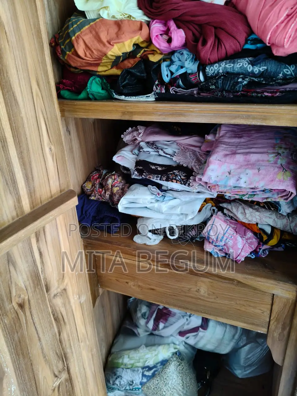 সেগুন কাঠের আলমারি