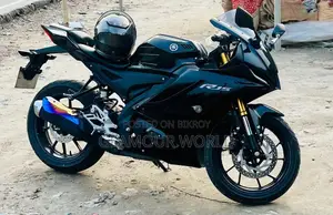 ইয়ামাহা আর১ ২০২২ কালো