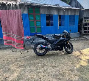 ইয়ামাহা আর১ ২০২২ কালো