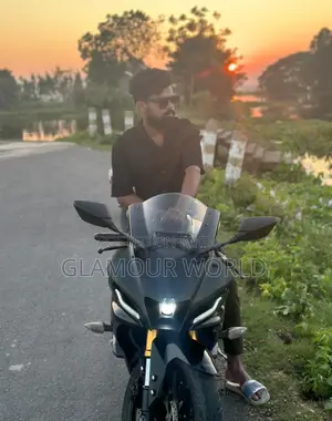 ইয়ামাহা আর১ ২০২২ কালো