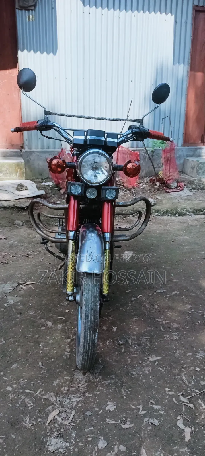 ইয়ামাহা ২০২৫ লাল
