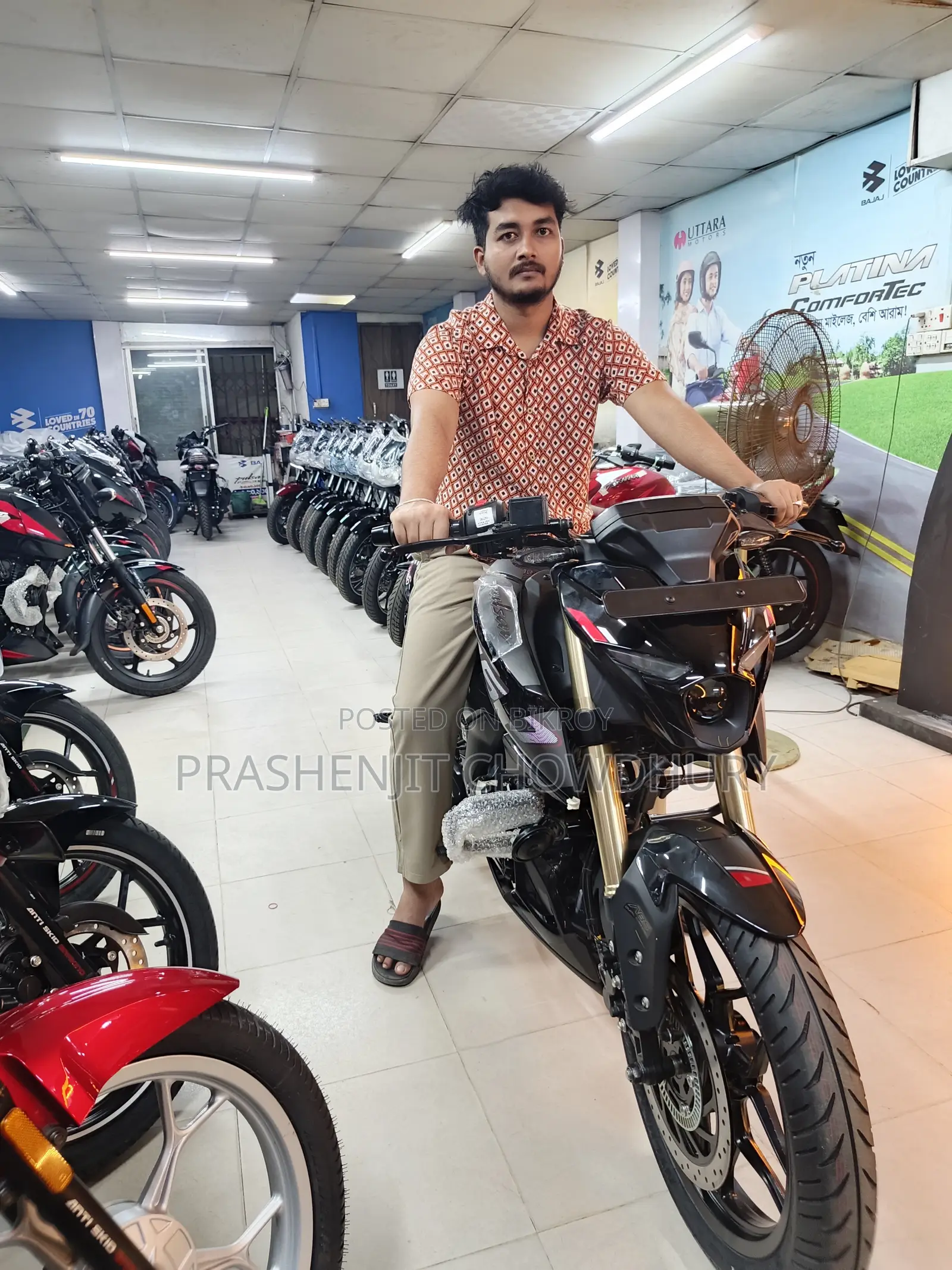 বাজাজ পালসার এন১৬০ ২০২৬ ব্ল্যাক
