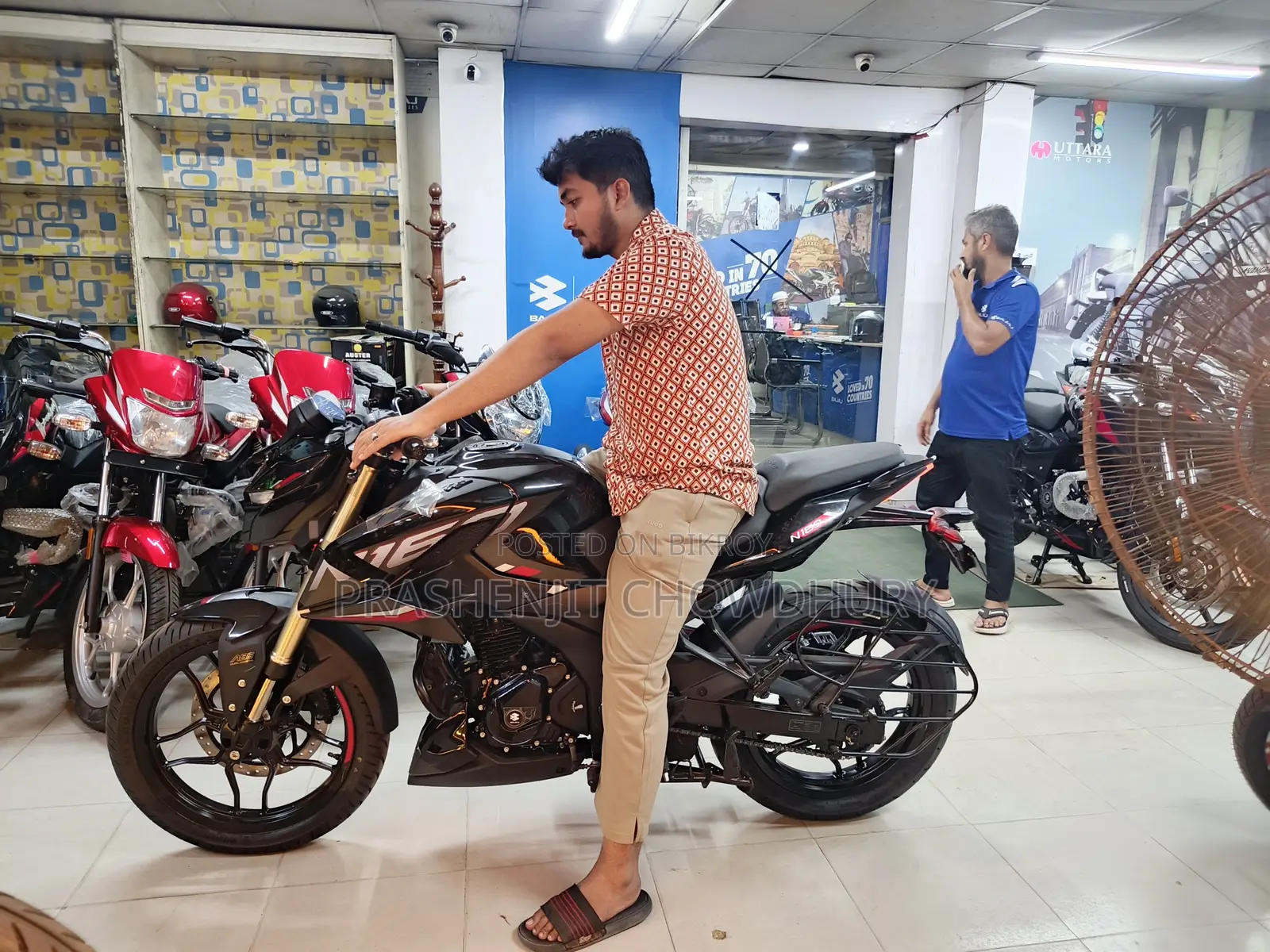 বাজাজ পালসার এন১৬০ ২০২৬ ব্ল্যাক