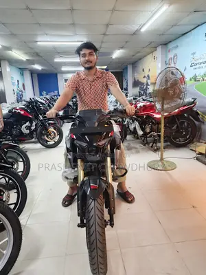 বাজাজ পালসার এন১৬০ ২০২৬ ব্ল্যাক