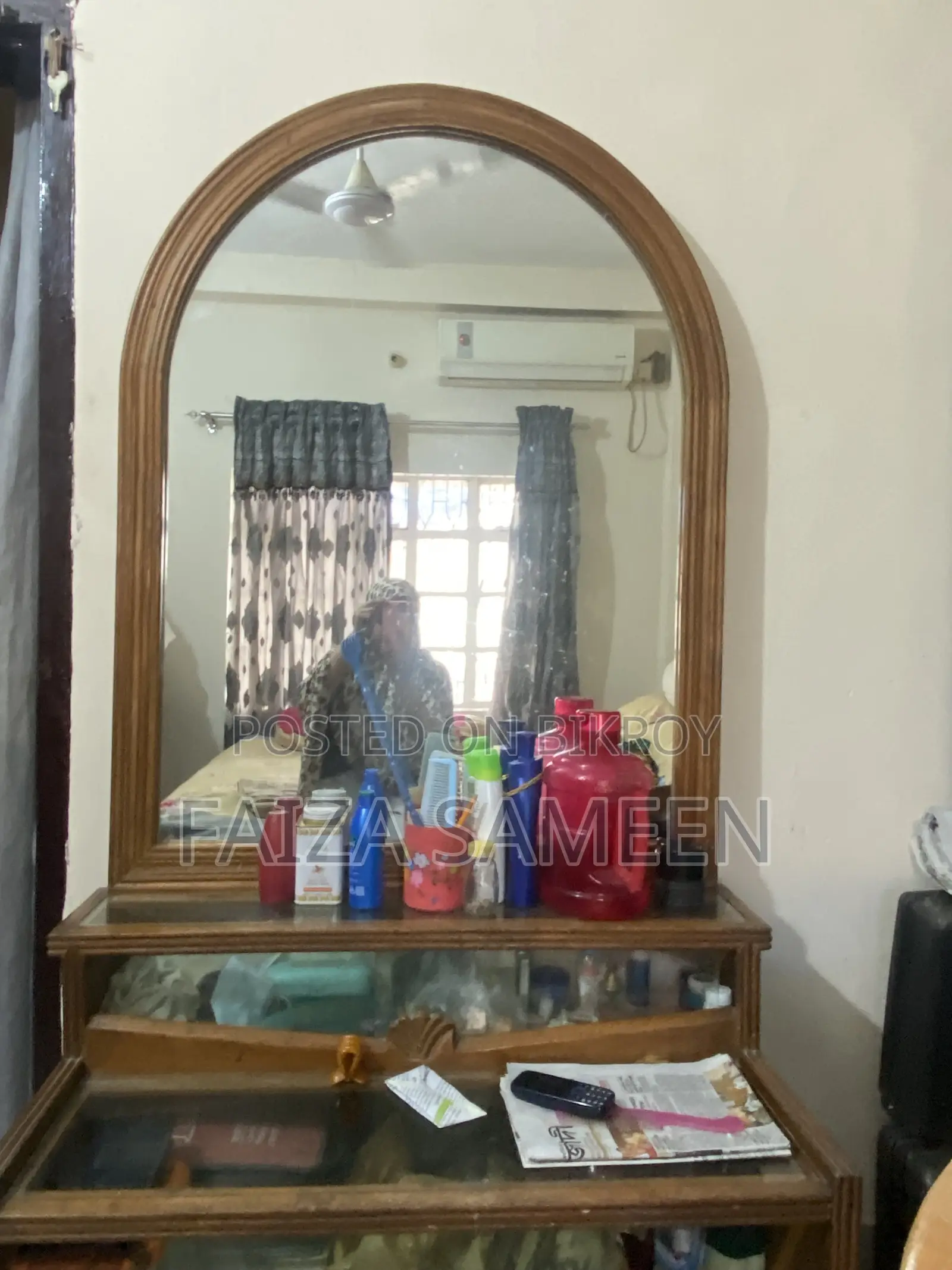 ড্রেসিং টেবিল