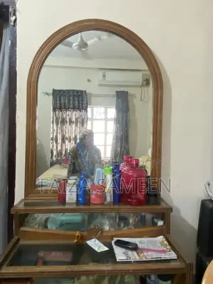 ড্রেসিং টেবিল