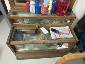ড্রেসিং টেবিল