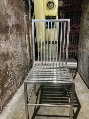 এস এস পাইপ দোকান এর টেবল চেয়ার একদম নতুন। ফুল বডি এস এস পাইপ এর।