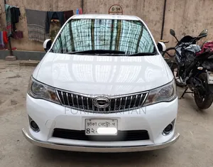 টয়োটা অ্যাক্সিও ২০১৪ সাদা
