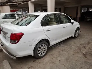 টয়োটা অ্যাক্সিও ২০১৪ সাদা