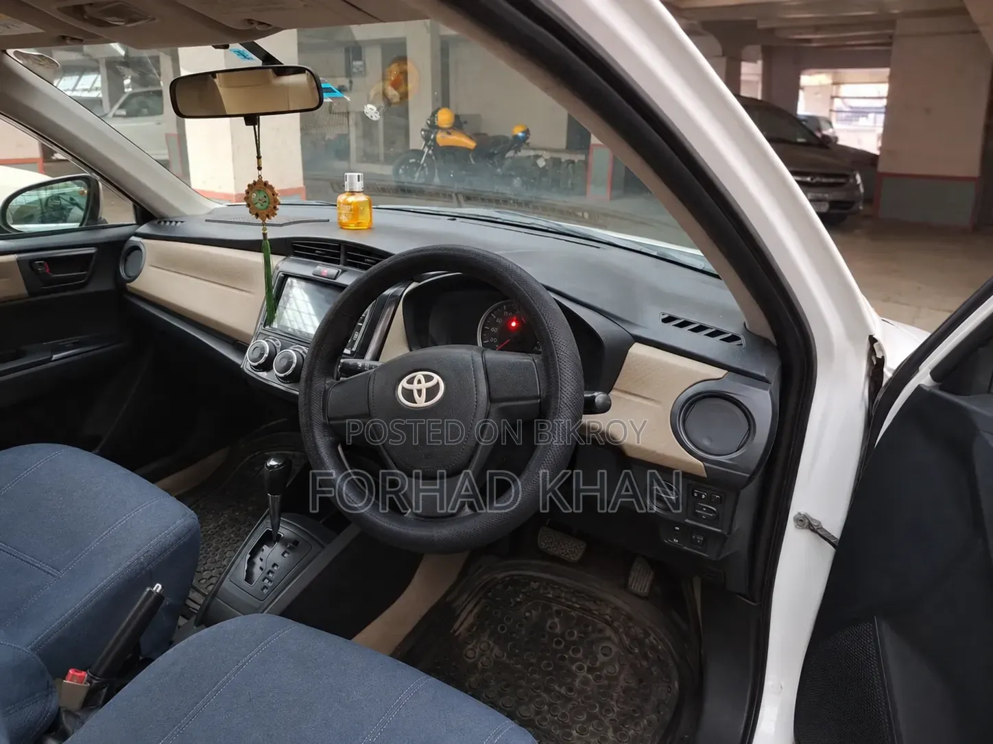 টয়োটা অ্যাক্সিও ২০১৪ সাদা