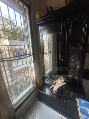 কাঠের ড্রেসিং টেবিল