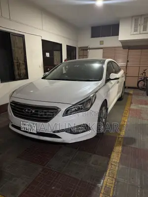 Hyundai Sonata Base Sedan FWD (2.4L 4cyl 6A) 2017 White