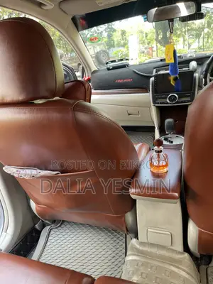 টয়োটা প্রিমিও ১.৫ ফ্রন্ট-হুইল ড্রাইভ ২০১০ সিলভার