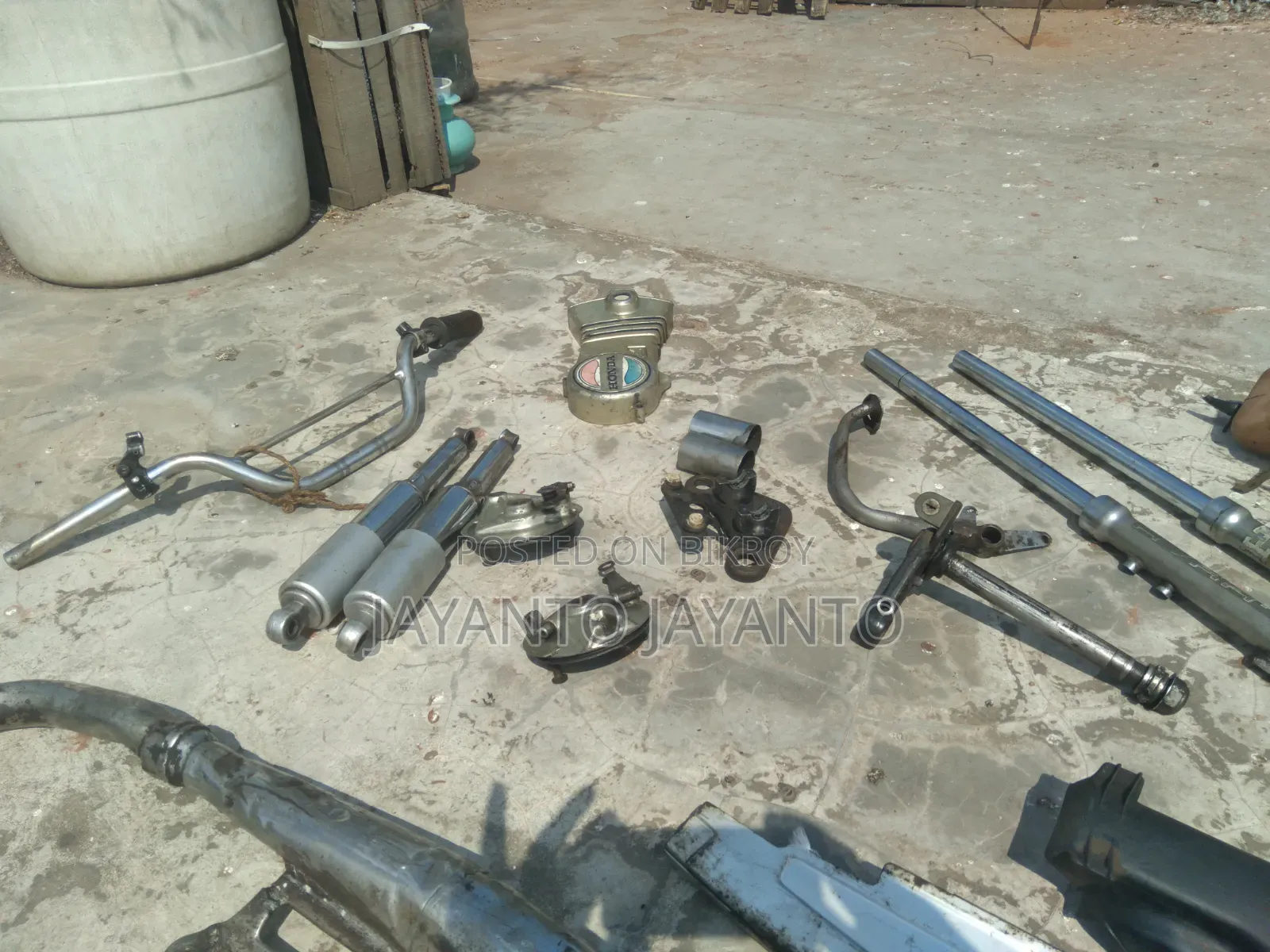 Honda 1988 Silver parts sell