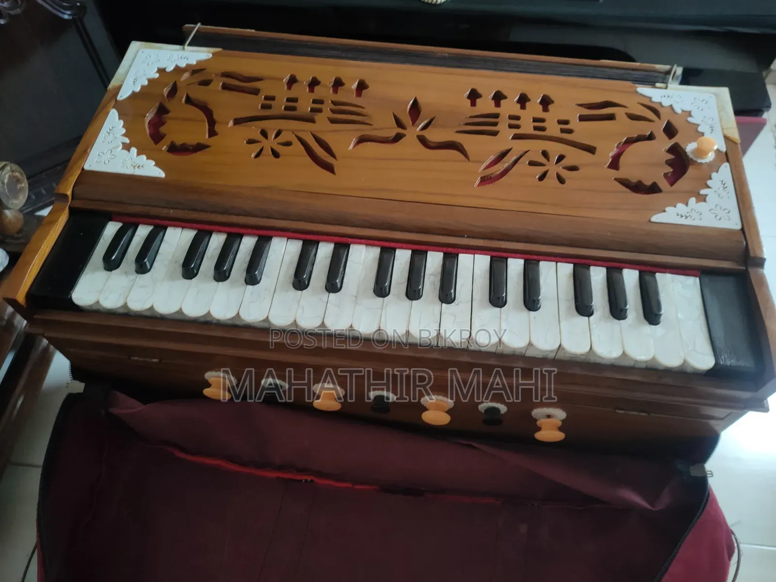 কাস্টম-মেইড হারমোনিয়াম