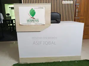 Attractive Office Reception Desk / Counter Table (Very Good Condition)