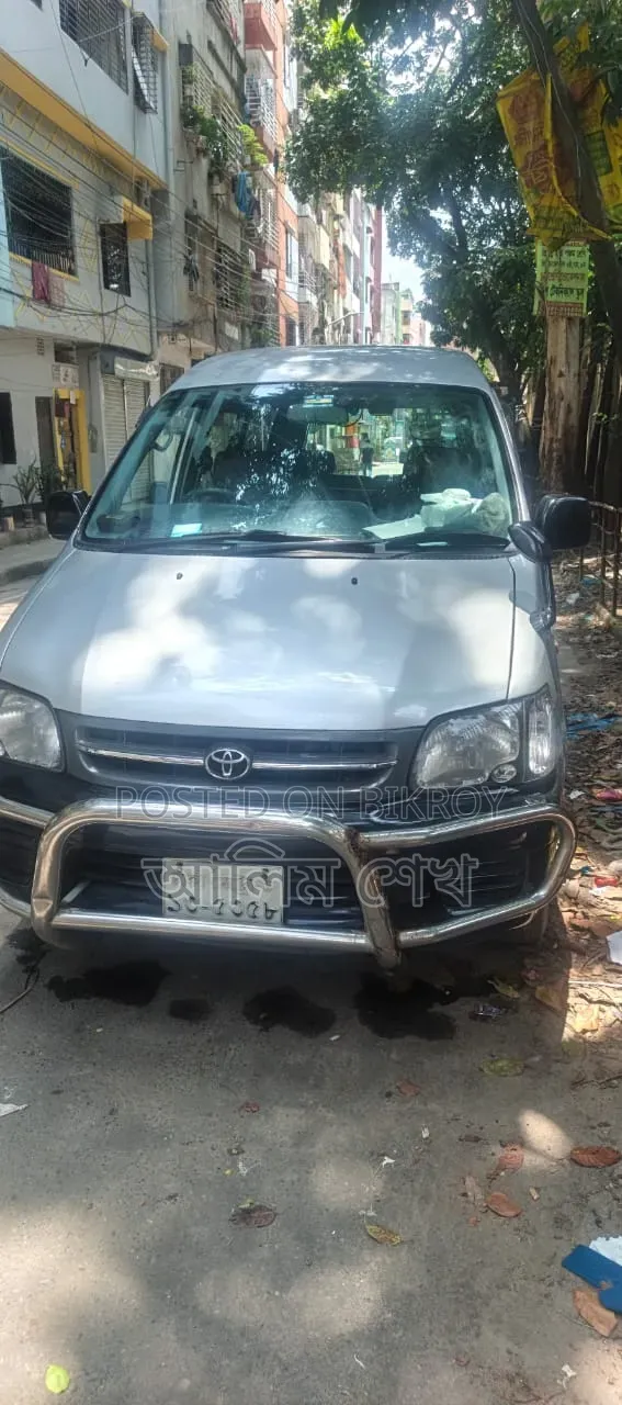 Toyota Noah 2006 Silver