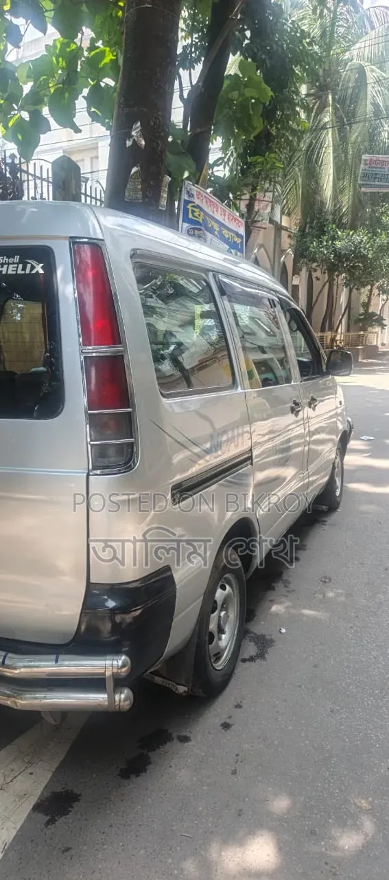 Toyota Noah 2006 Silver