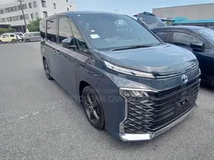 Toyota Voxy 2023