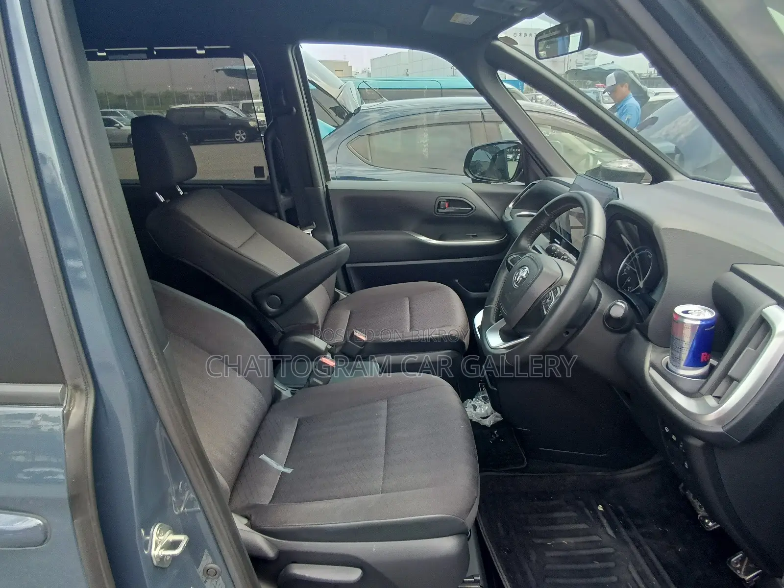 Toyota Voxy 2023