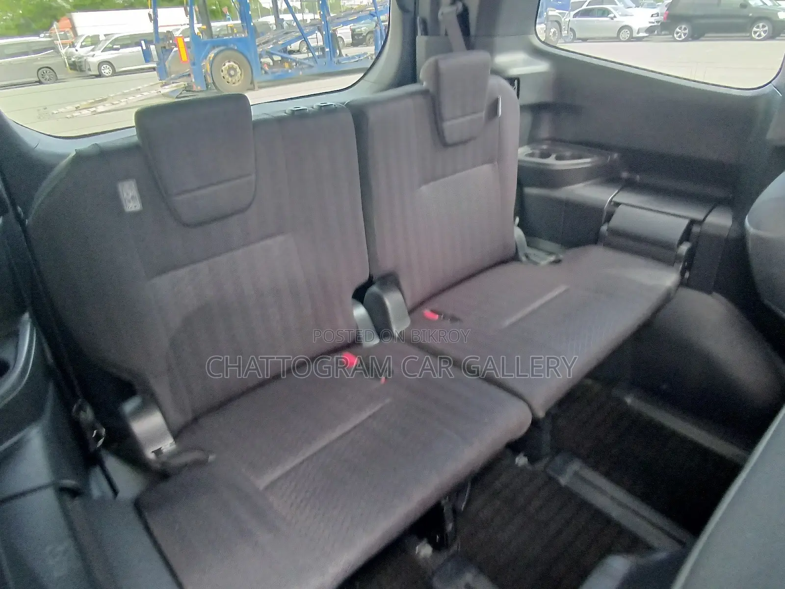 Toyota Voxy 2023