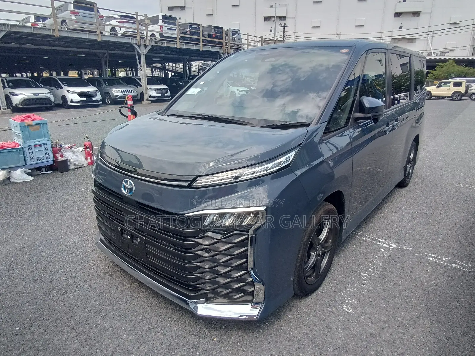 Toyota Voxy 2023